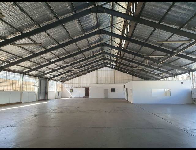 1,200M² FACTORY TO LET IN TRIANGLE FARM
